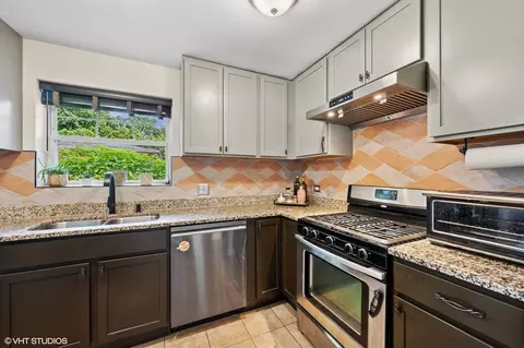 2417 Lyons St, Evanston, IL 60201 photo 10