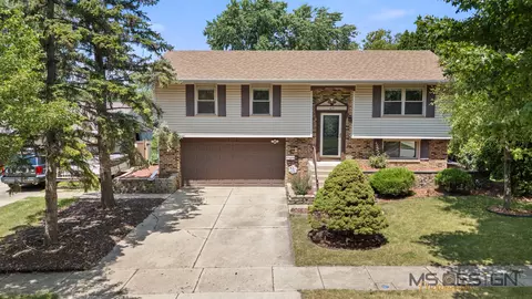 819 Stowell Ave, Streamwood, IL 60107