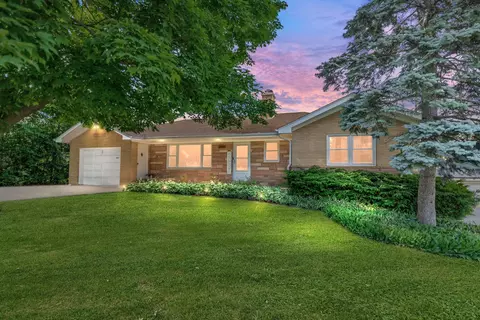 11608 Maple Ave, Hebron, IL 60034