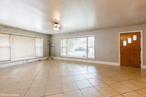 Living - 4340 Elm Ave, Lyons, IL 60534 photo 1 of 3