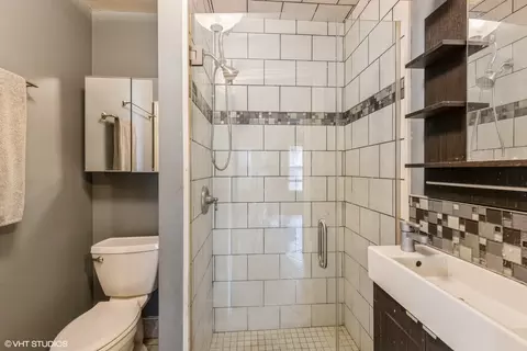 Bath - 4340 Elm Ave, Lyons, IL 60534 photo 1 of 2