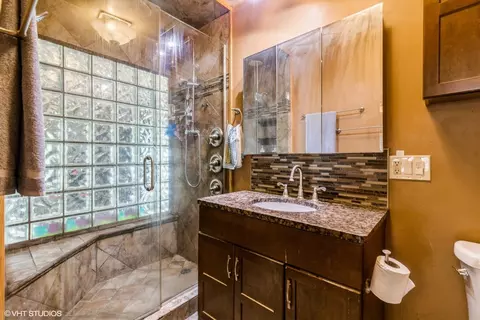 Bath - 4340 Elm Ave, Lyons, IL 60534 photo 2 of 2