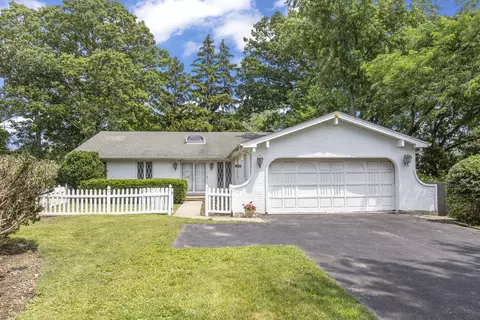 1046 Illinois Rd, Wilmette, IL 60091