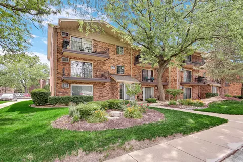 14000 Waterbury Dr #1002, Crestwood, IL 60418