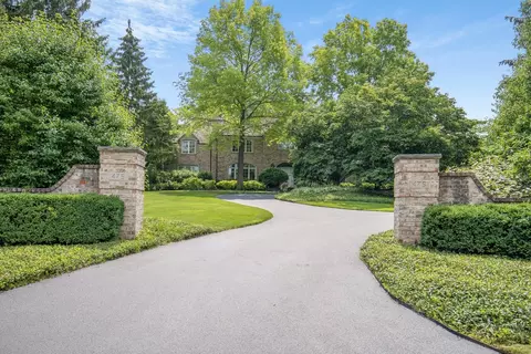 475 Red Fox Ln, Lake Forest, IL 60045