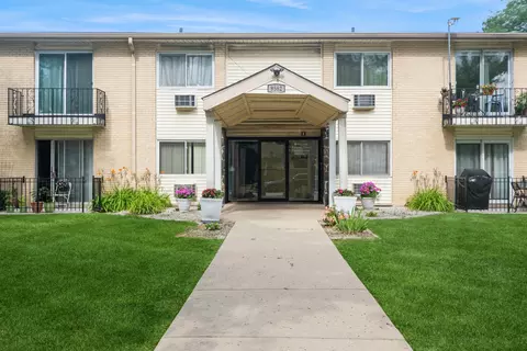 9562 Park Ln #2H, Des Plaines, IL 60016