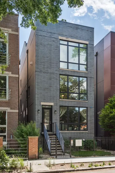 879 N Hermitage Ave #2, Chicago, IL 60622