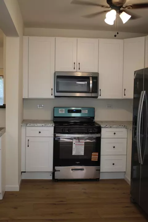 Kitchen - 534 Mohawk St, Joliet, IL 60432 photo 3 of 5