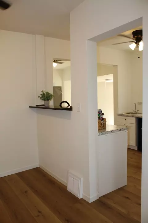 Entry Way - 534 Mohawk St, Joliet, IL 60432 photo 3 of 4