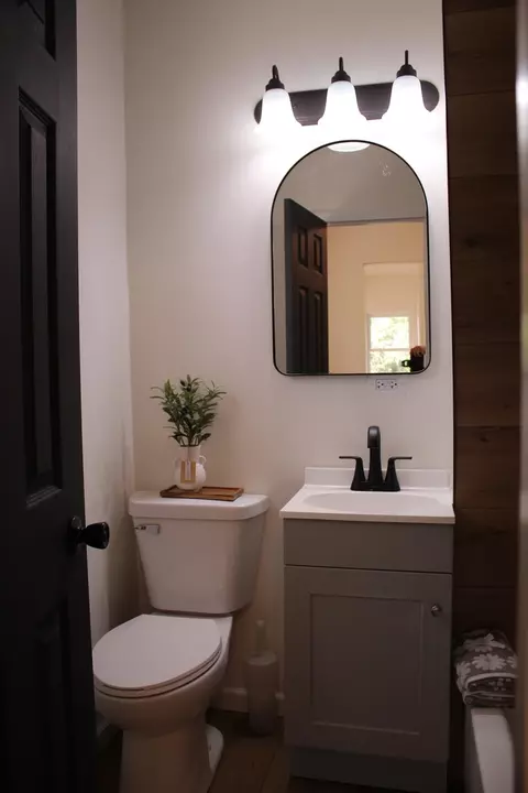 Bath - 534 Mohawk St, Joliet, IL 60432 photo 3 of 3
