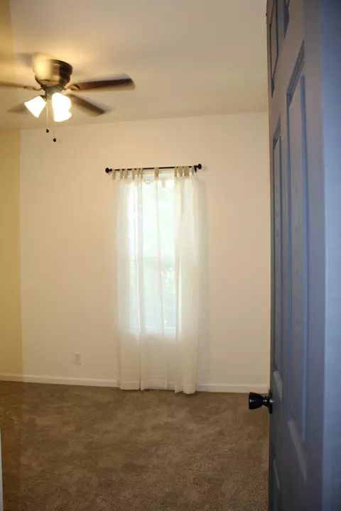 Bedroom - 534 Mohawk St, Joliet, IL 60432 photo 4 of 8