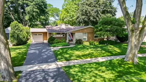 1327 S 3rd St, Saint Charles, IL 60174