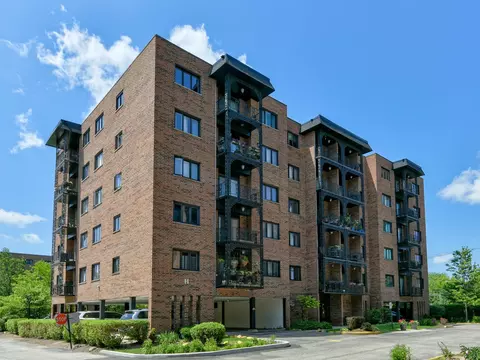 9395 Landings Ln #406, Des Plaines, IL 60016