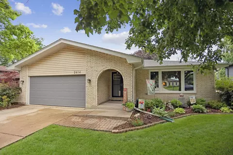 2414 Chippewa Ct, Lisle, IL 60532