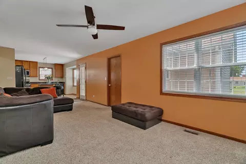 Living - 4218 Glenlo Dr, Plainfield, IL 60586 photo 3 of 5