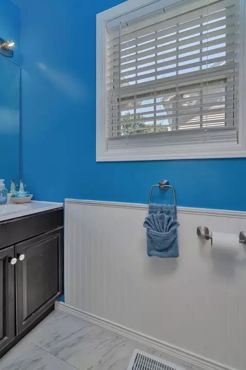 Bath - 4218 Glenlo Dr, Plainfield, IL 60586 photo 3 of 4