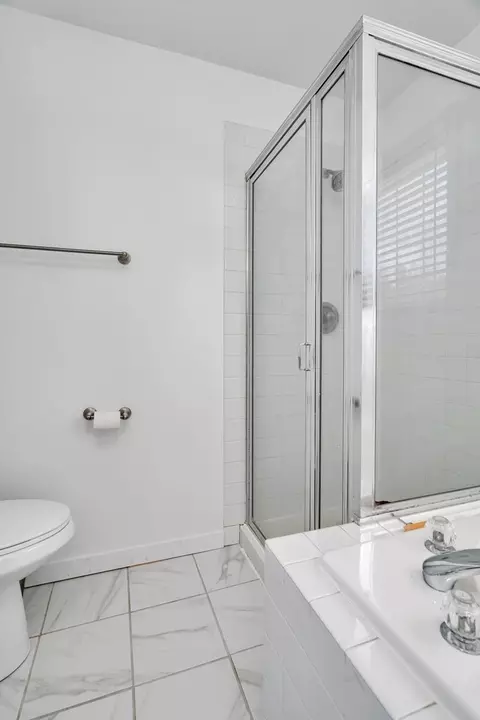 Bath - 4218 Glenlo Dr, Plainfield, IL 60586 photo 2 of 4
