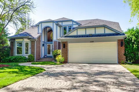 1126 Saint Clair Ln, Vernon Hills, IL 60061