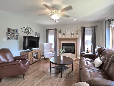Living - 3204 Apache Dr, New Lenox, IL 60451 photo 2 of 3