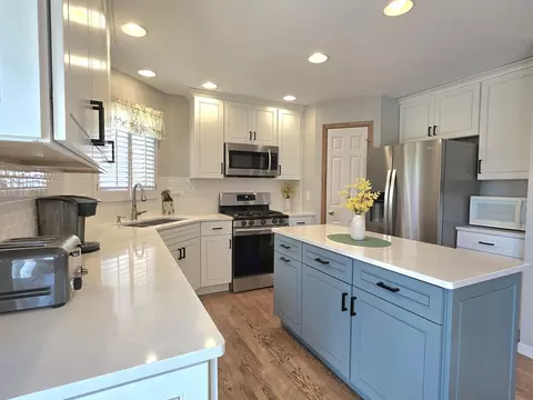 Kitchen - 3204 Apache Dr, New Lenox, IL 60451 photo 2 of 4