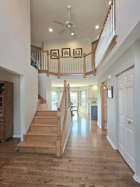 Entry Way - 3204 Apache Dr, New Lenox, IL 60451 photo 2 of 3