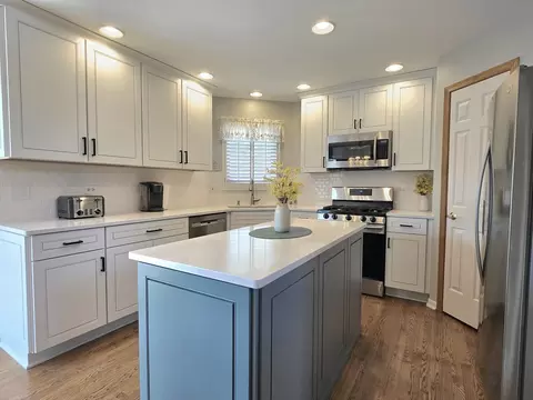 Kitchen - 3204 Apache Dr, New Lenox, IL 60451 photo 1 of 4