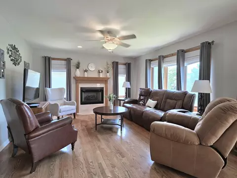 Living - 3204 Apache Dr, New Lenox, IL 60451 photo 1 of 3