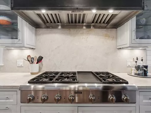 Kitchen - 305 Maple Row Ave, Northfield, IL 60093 photo 8 of 9