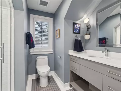 Bath - 305 Maple Row Ave, Northfield, IL 60093 photo 11 of 12
