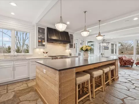 Kitchen - 305 Maple Row Ave, Northfield, IL 60093 photo 2 of 9