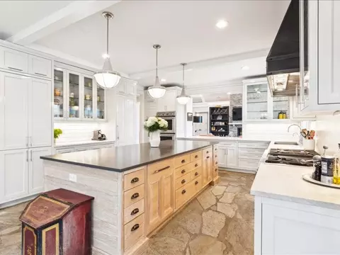 Kitchen - 305 Maple Row Ave, Northfield, IL 60093 photo 6 of 9