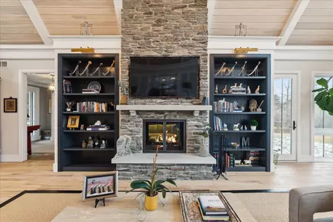 Living - 305 Maple Row Ave, Northfield, IL 60093 photo 5 of 7