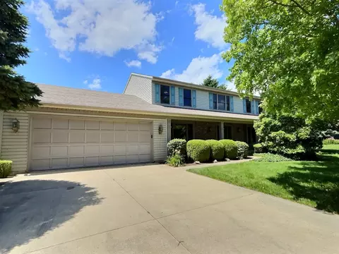 1206 E Center St, Monticello, IL 61856