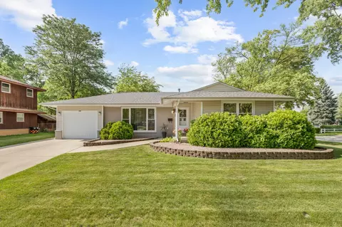 398 Clearmont Dr, Elk Grove Village, IL 60007