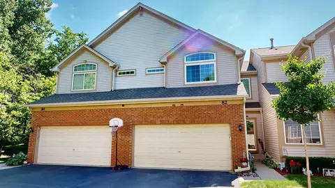 82 Southwicke Dr #D, Streamwood, IL 60107