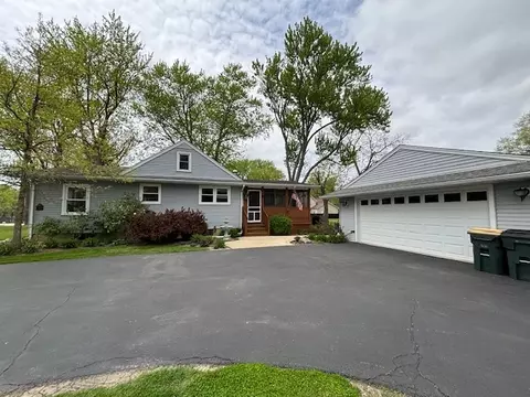 22628 W Silver Lake Ave, Antioch, IL 60002