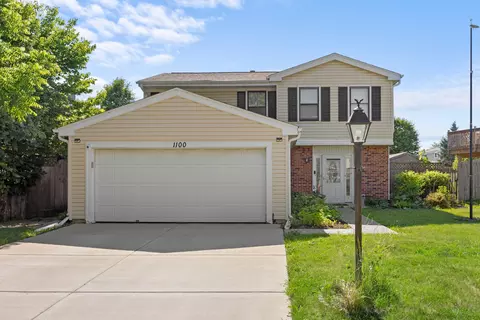 1100 Singleton Dr, Roselle, IL 60172