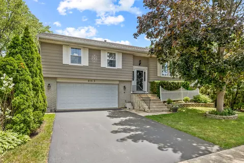 215 S Park Blvd, Streamwood, IL 60107