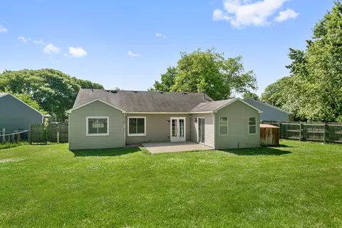 Exterior - 895 Fieldside Ln, Aurora, IL 60504 photo 2 of 3