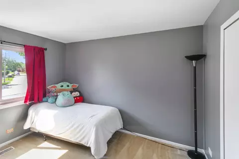 Bedroom - 895 Fieldside Ln, Aurora, IL 60504 photo 2 of 3
