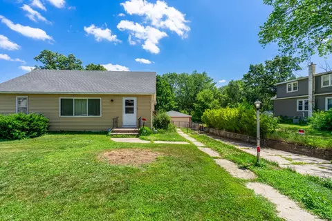 1716 Court St, Mchenry, IL 60050