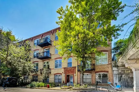 1740 N Maplewood Ave #301, Chicago, IL 60647