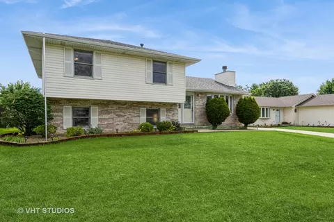 1700 Cumberland Dr, Plainfield, IL 60586