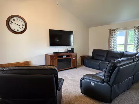 Living - 6 Kimberly Dr, Spring Valley, IL 61362 photo 2 of 3
