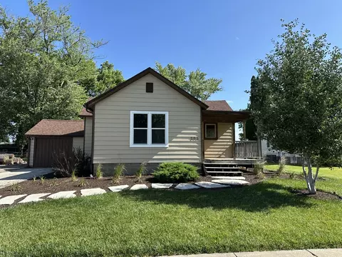 204 W Robinson St, Goodfield, IL 61742
