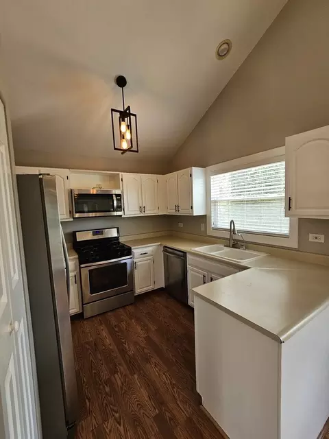 Kitchen - 457 Hadley Ct, Bartlett, IL 60103 photo 2 of 2