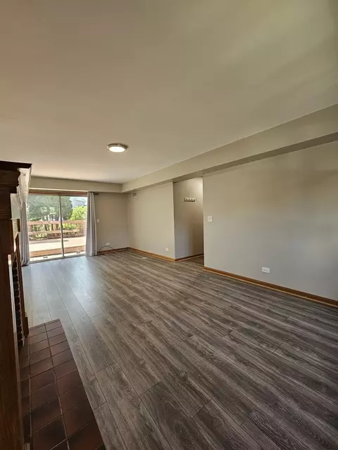 Living - 457 Hadley Ct, Bartlett, IL 60103 photo 6 of 8