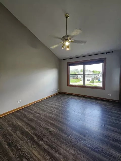 Living - 457 Hadley Ct, Bartlett, IL 60103 photo 3 of 8