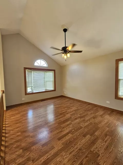 Living - 457 Hadley Ct, Bartlett, IL 60103 photo 1 of 8