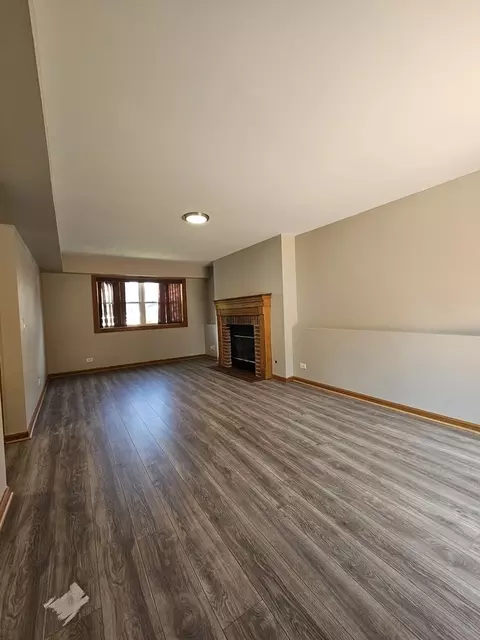 Living - 457 Hadley Ct, Bartlett, IL 60103 photo 4 of 8